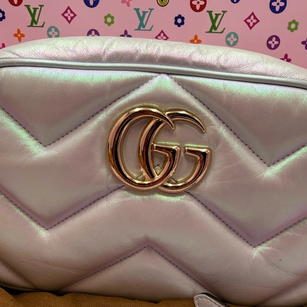 Gucci Iridescent White Crossbody Bag with Gold Accents - Picture 2 of 8